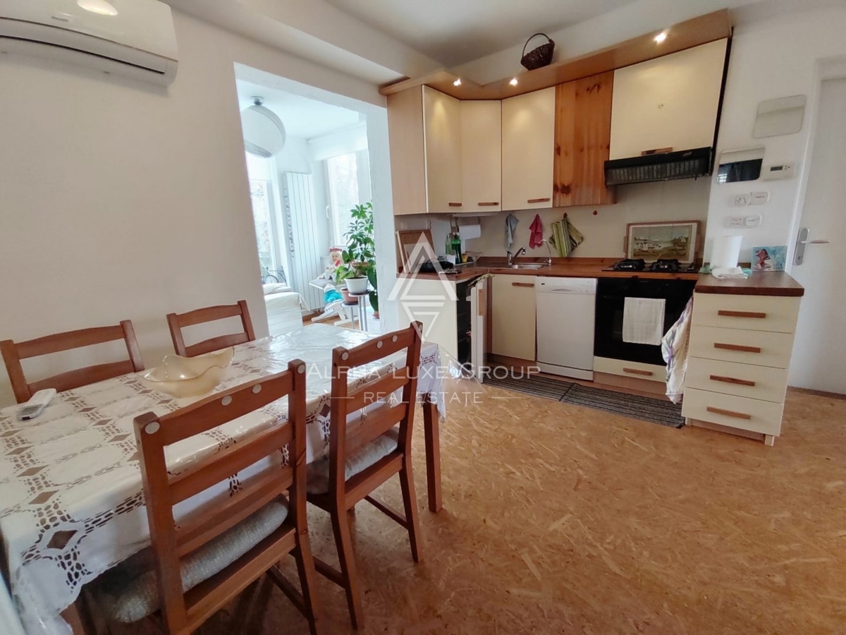 Poreč - Eleganten samostojen dom z dvema stanovanjema