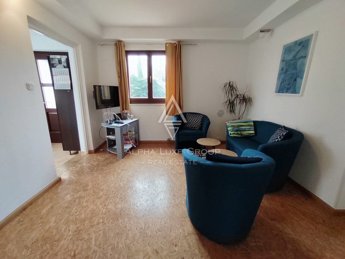 Poreč - Eleganten samostojen dom z dvema stanovanjema