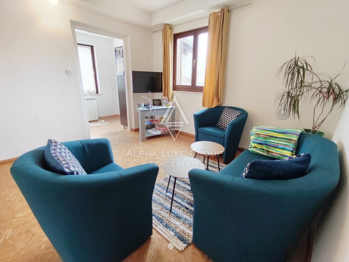 Poreč - Eleganten samostojen dom z dvema stanovanjema