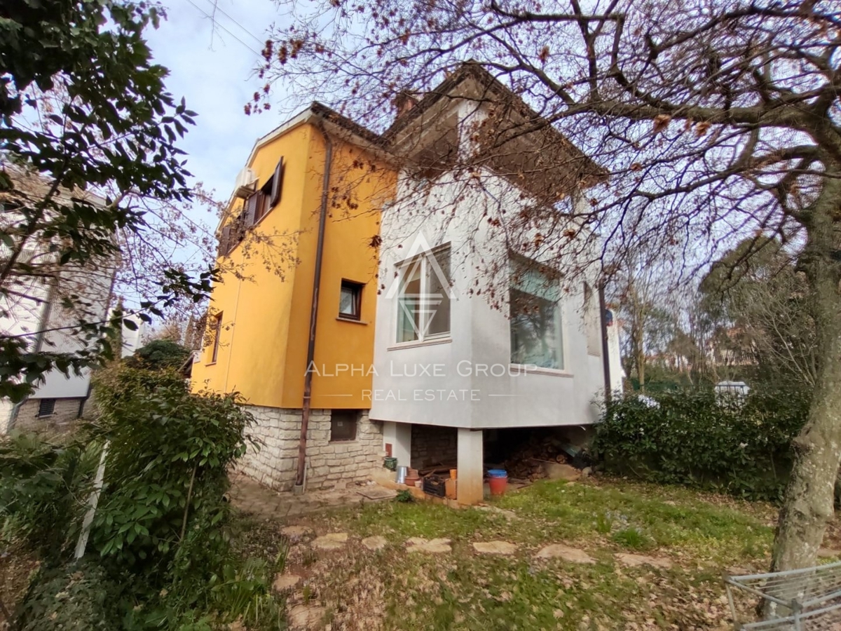 Poreč - Eleganten samostojen dom z dvema stanovanjema