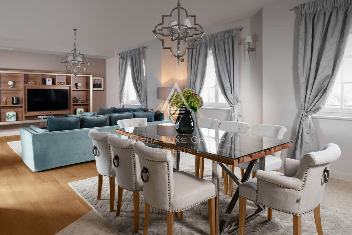 Razkošna vila v Poreču: Zatočišče elegance s panoramskim razgledom na morje