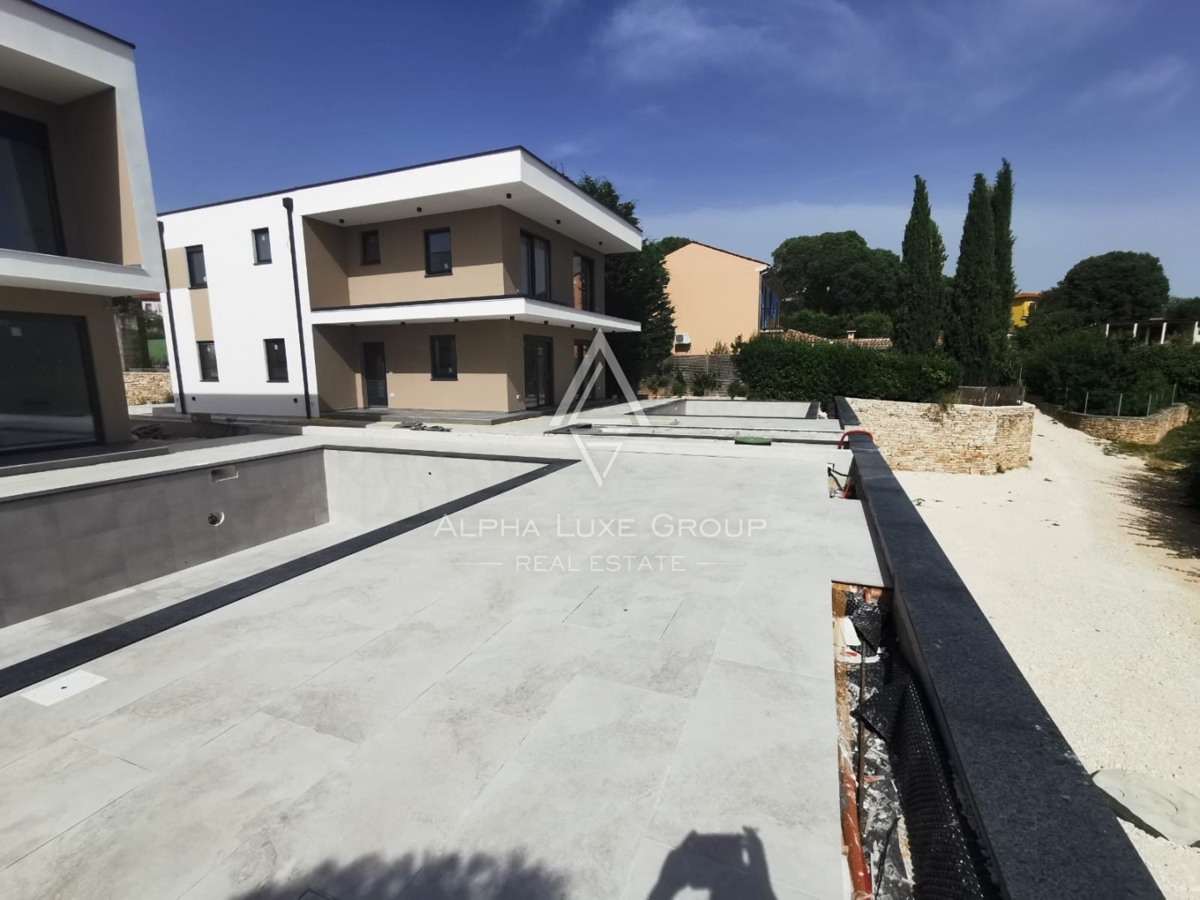Svetvinčenat, Smoljanci - Na novo zgrajena moderna vila z bazenom naprodaj