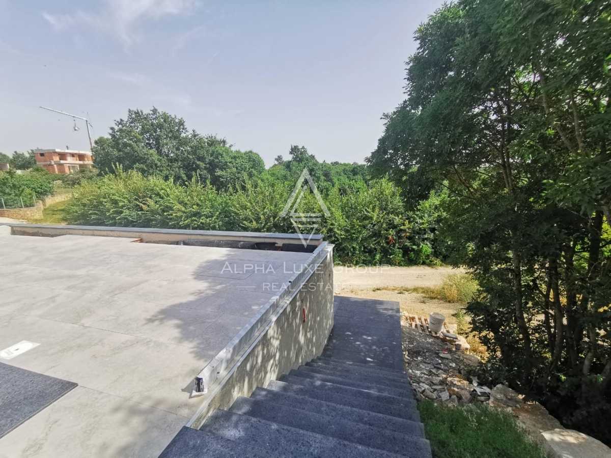 Svetvinčenat, Smoljanci - Na novo zgrajena moderna vila z bazenom naprodaj