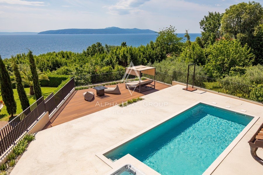Nova vila z bazenom na pečini, prva vrsta do morja, Istra, Opatija