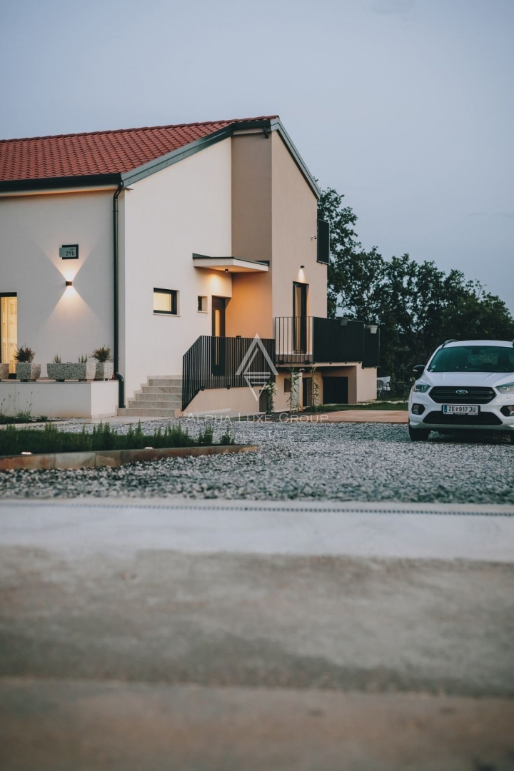 Nova hiša z bazenom, Istra, Poreč