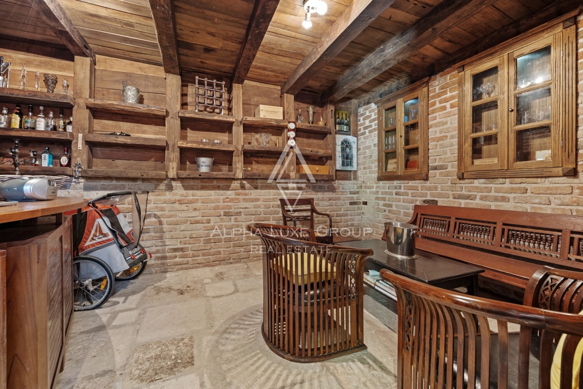 Ekskluzivno v agenciji ALPHA LUXE GROUP - Čudovita rustikalna vila s panoramskim pogledom na istrsko pokrajino in mesto Motovun