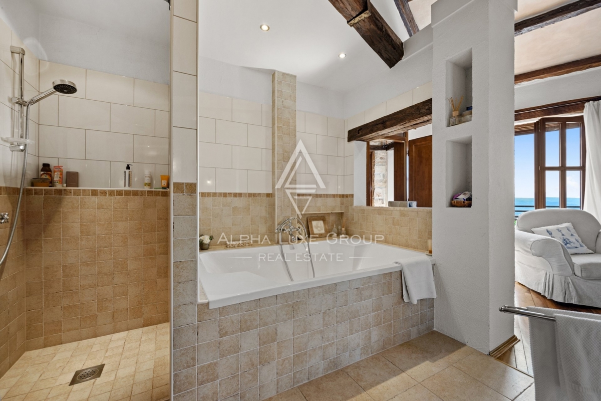 Ekskluzivno v agenciji ALPHA LUXE GROUP - Čudovita rustikalna vila s panoramskim pogledom na istrsko pokrajino in mesto Motovun
