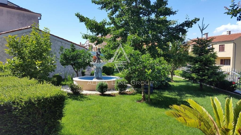 Hiša s štirimi stanovanji, obkrožena s čudovito naravo, Istria, Medulin
