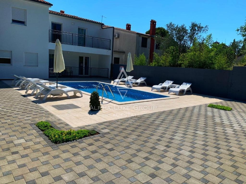 Lepa hiša s štirimi apartmaji in bazenom, Istra, Medulin