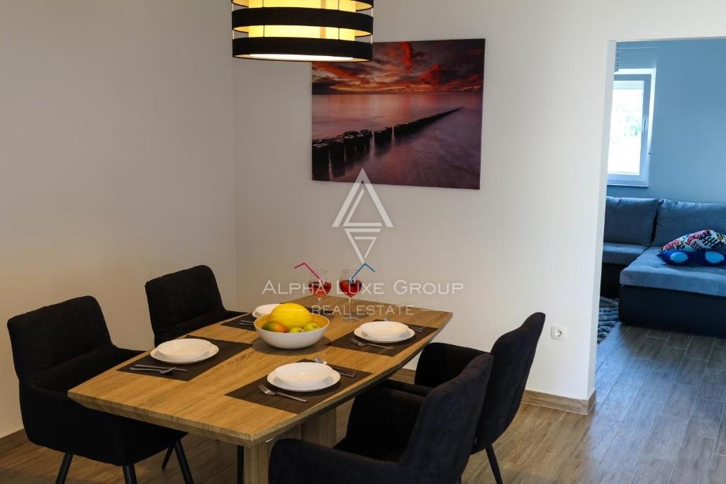 Lepa hiša s štirimi apartmaji in bazenom, Istra, Medulin