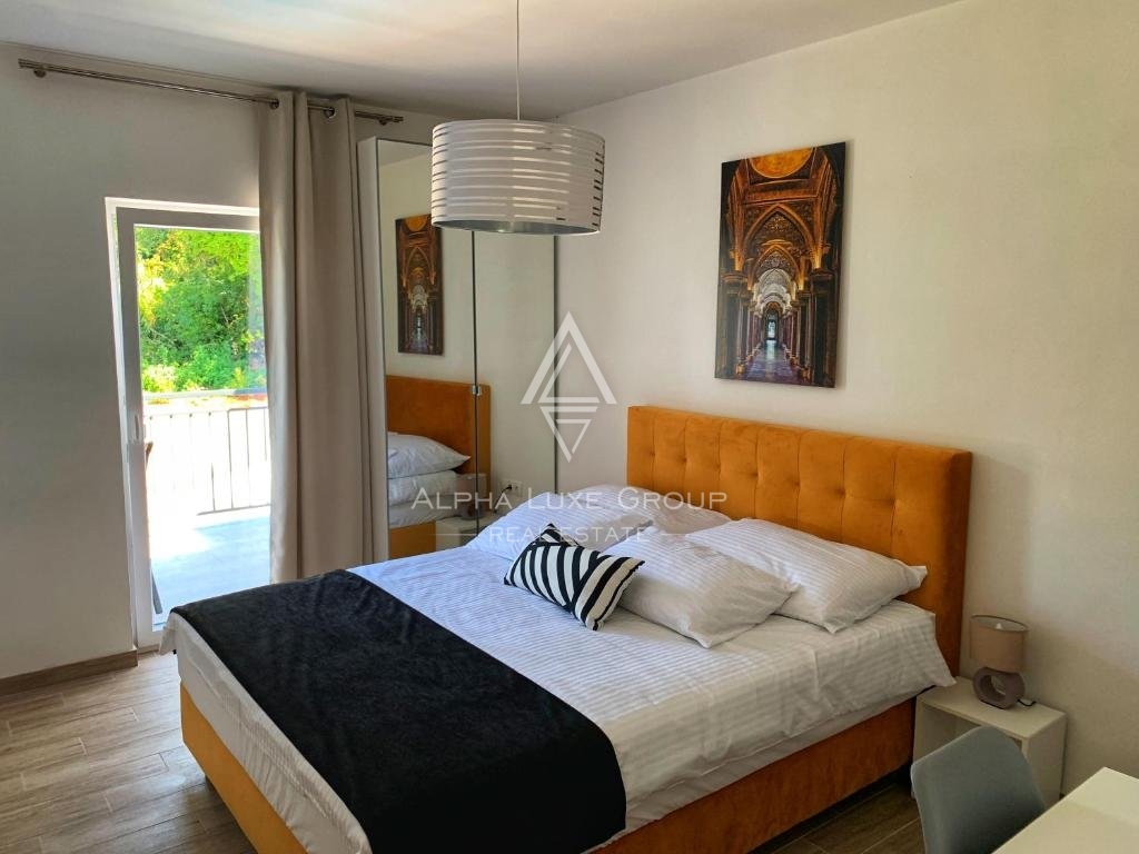 Lepa hiša s štirimi apartmaji in bazenom, Istra, Medulin