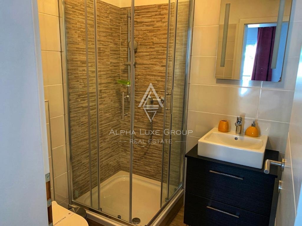 Lepa hiša s štirimi apartmaji in bazenom, Istra, Medulin