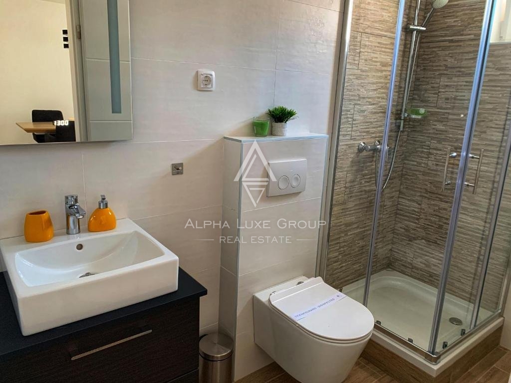 Lepa hiša s štirimi apartmaji in bazenom, Istra, Medulin