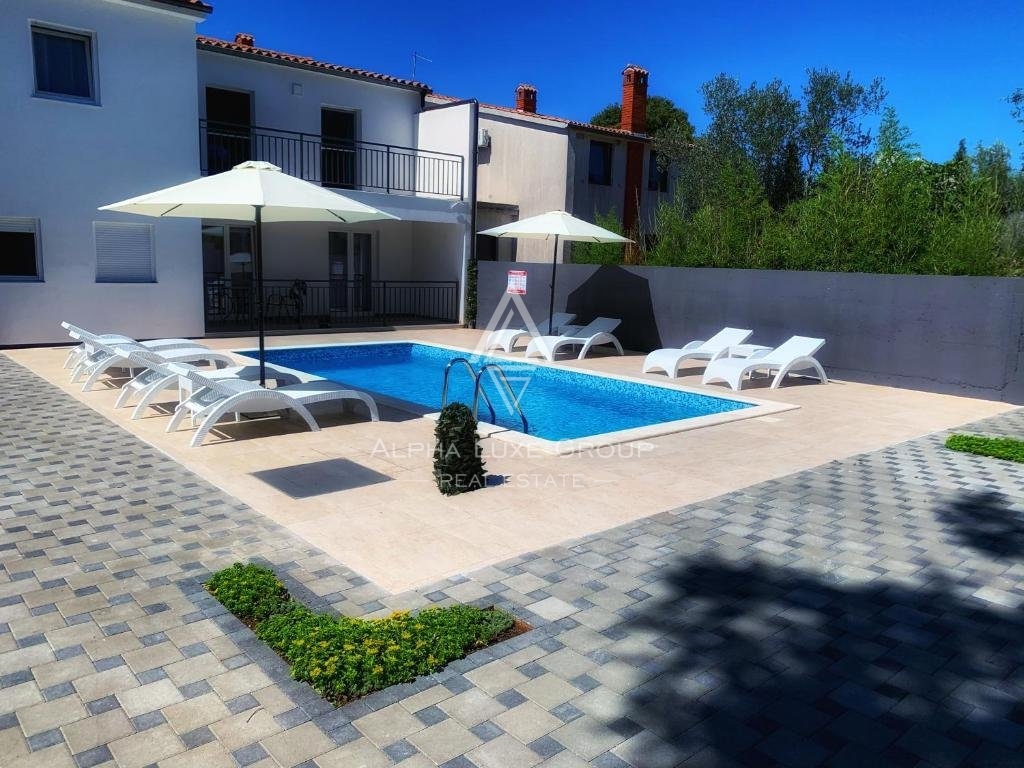 Lepa hiša s štirimi apartmaji in bazenom, Istra, Medulin
