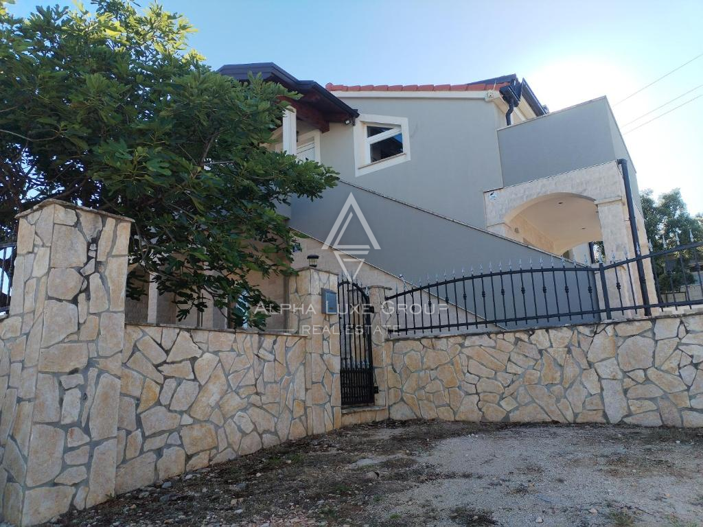 Marčana, Istra: Kamnita hiša z razgledom, 4 spalnice
