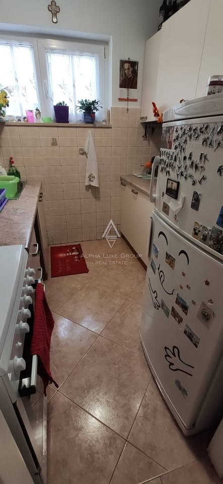 Buje, Istra: 2-sobno stanovanje s teraso v miru