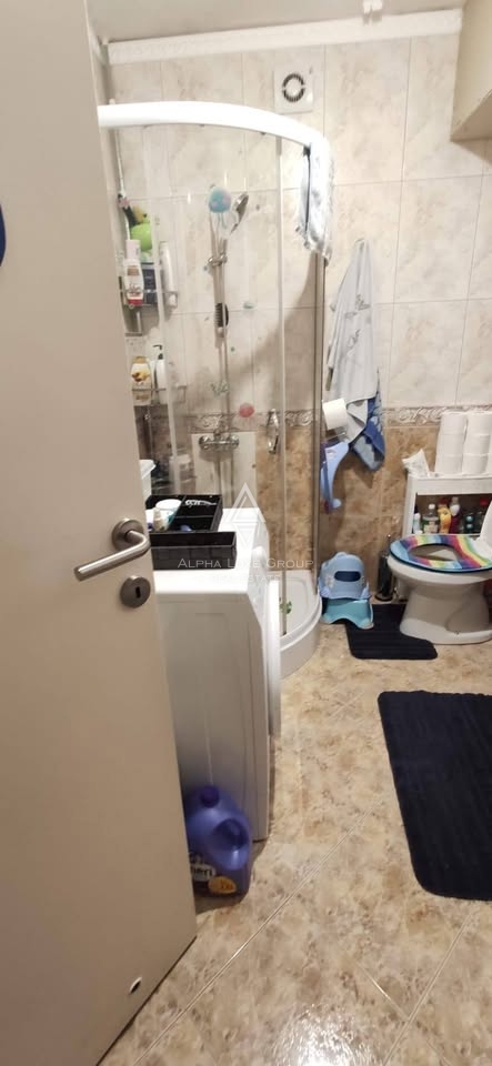 Buje, Istra: 2-sobno stanovanje s teraso v miru