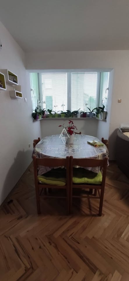 Buje, Istra: 2-sobno stanovanje s teraso v miru