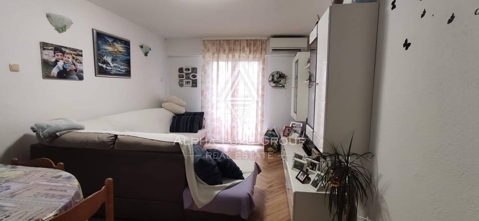 Buje, Istra: 2-sobno stanovanje s teraso v miru