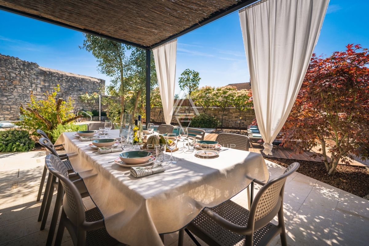 Kanfanar, Istra: Elegantna prenovljena kamnita vila