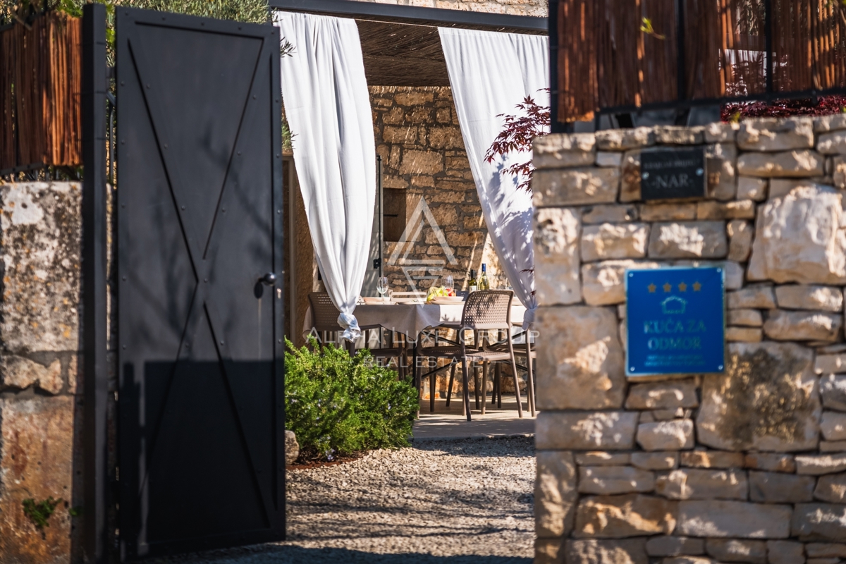 Kanfanar, Istra: Elegantna prenovljena kamnita vila