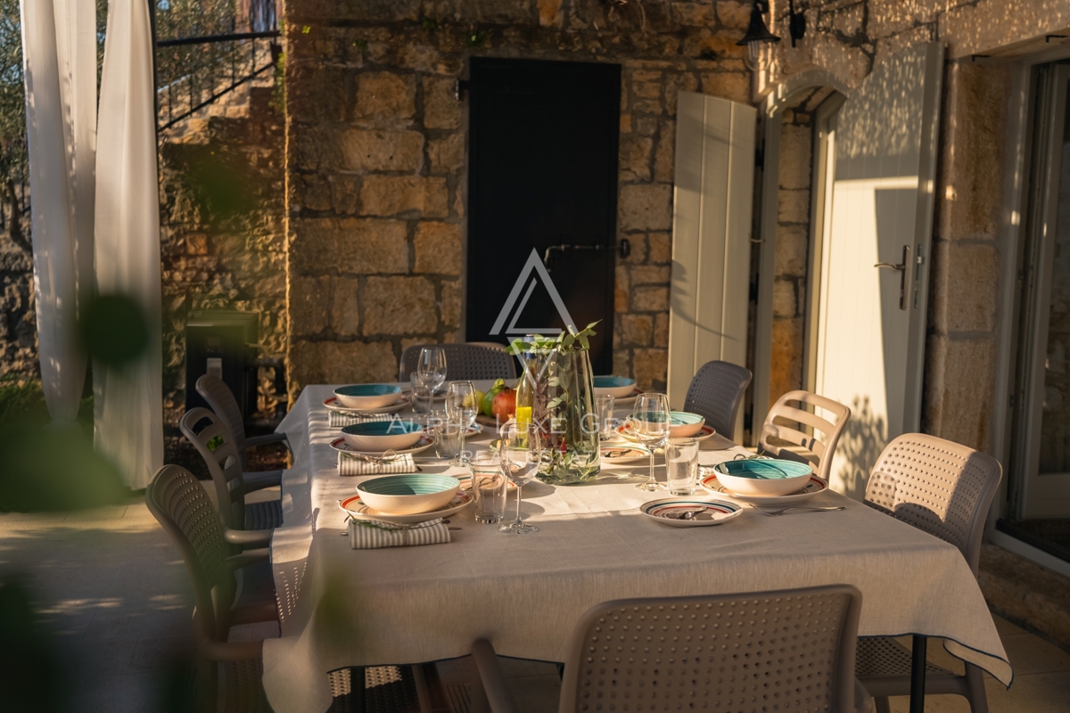 Kanfanar, Istra: Elegantna prenovljena kamnita vila