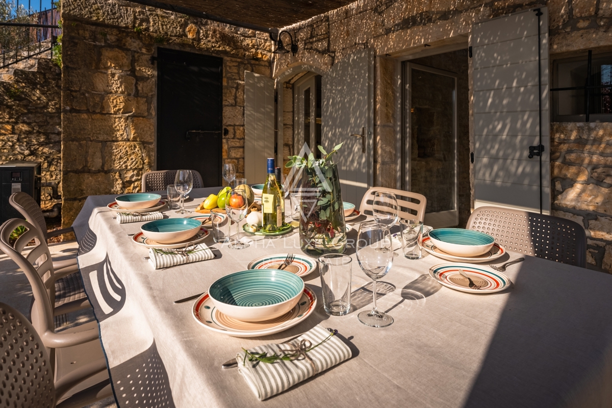 Kanfanar, Istra: Elegantna prenovljena kamnita vila