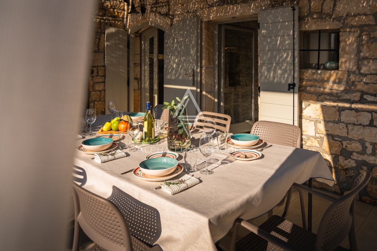 Kanfanar, Istra: Elegantna prenovljena kamnita vila