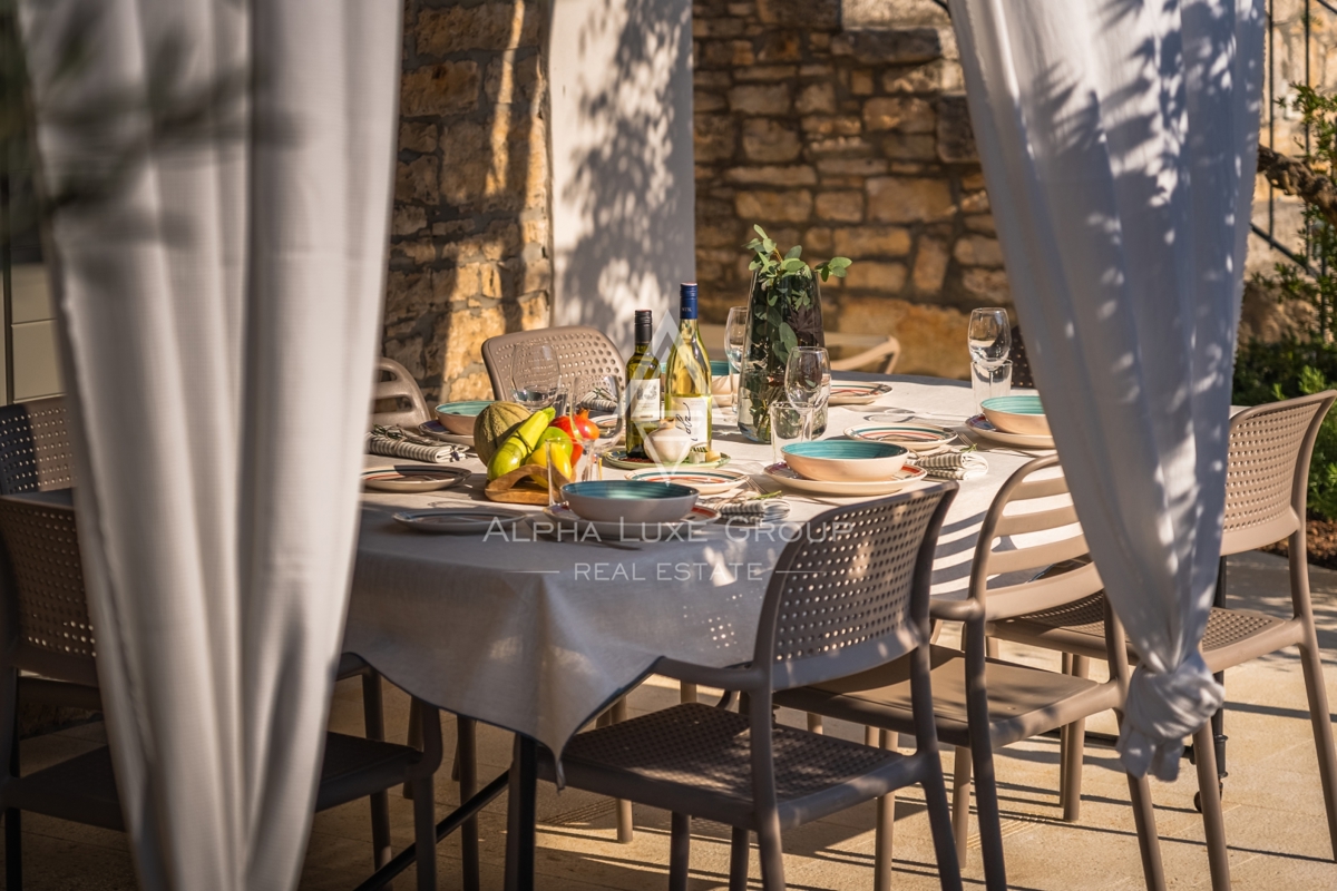 Kanfanar, Istra: Elegantna prenovljena kamnita vila