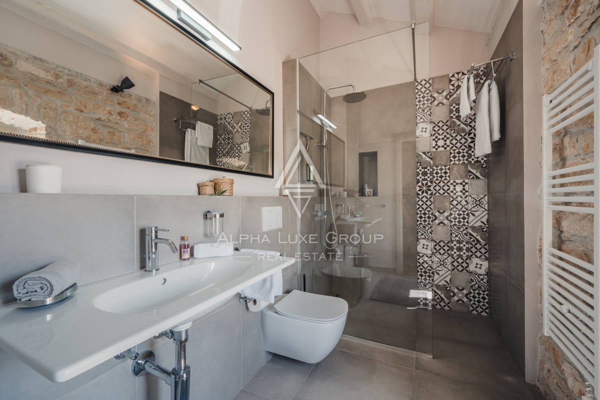 Kanfanar, Istra: Elegantna prenovljena kamnita vila