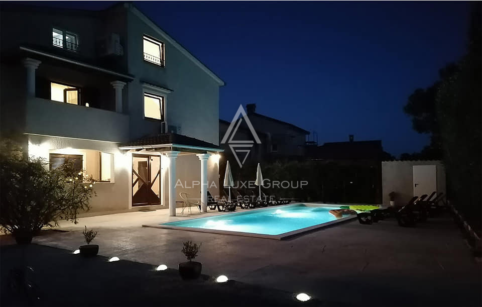 Istra, Poreč: Moderna hiša z bazenom in morjem