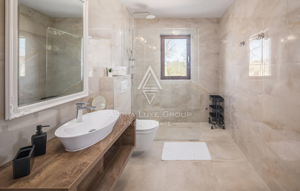 Istra, Poreč: Moderna hiša z bazenom in morjem