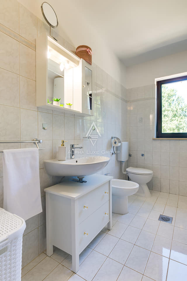 Istra, Poreč: Moderna hiša z bazenom in morjem