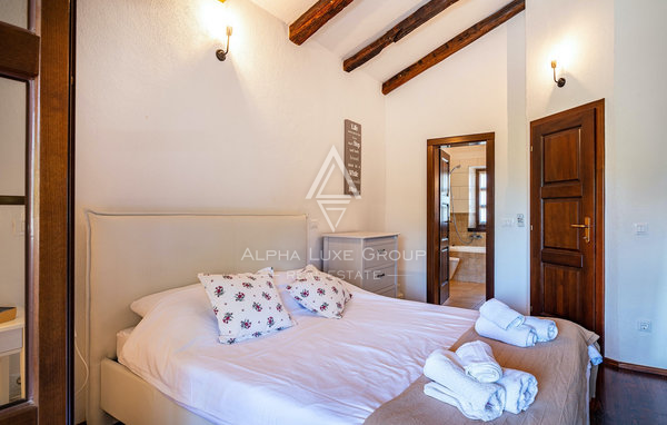 Istra, Višnjan: Kamnita vila z bazenom in intimo