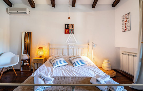 Istra, Višnjan: Kamnita vila z bazenom in intimo