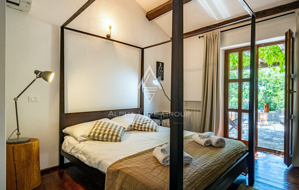 Istra, Višnjan: Kamnita vila z bazenom in intimo