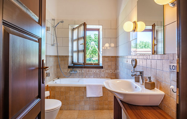 Istra, Višnjan: Kamnita vila z bazenom in intimo