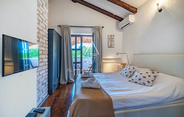 Istra, Višnjan: Kamnita vila z bazenom in intimo