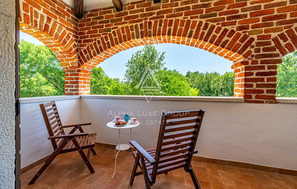 Istra, Višnjan: Kamnita vila z bazenom in intimo