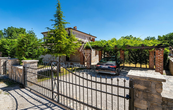 Istra, Višnjan: Kamnita vila z bazenom in intimo