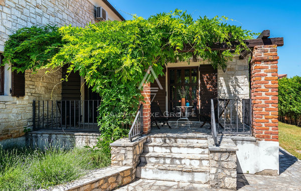 Istra, Višnjan: Kamnita vila z bazenom in intimo