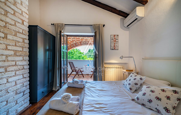 Istra, Višnjan: Kamnita vila z bazenom in intimo