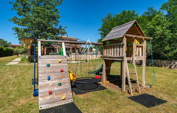 Istra, Višnjan: Kamnita vila z bazenom in intimo