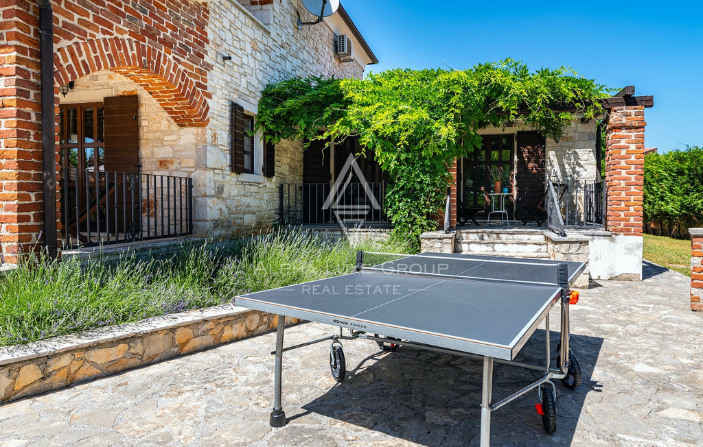 Istra, Višnjan: Kamnita vila z bazenom in intimo