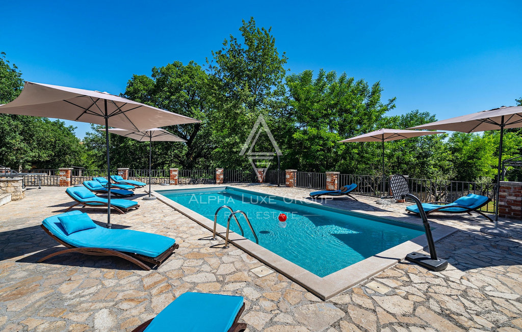 Istra, Višnjan: Kamnita vila z bazenom in intimo