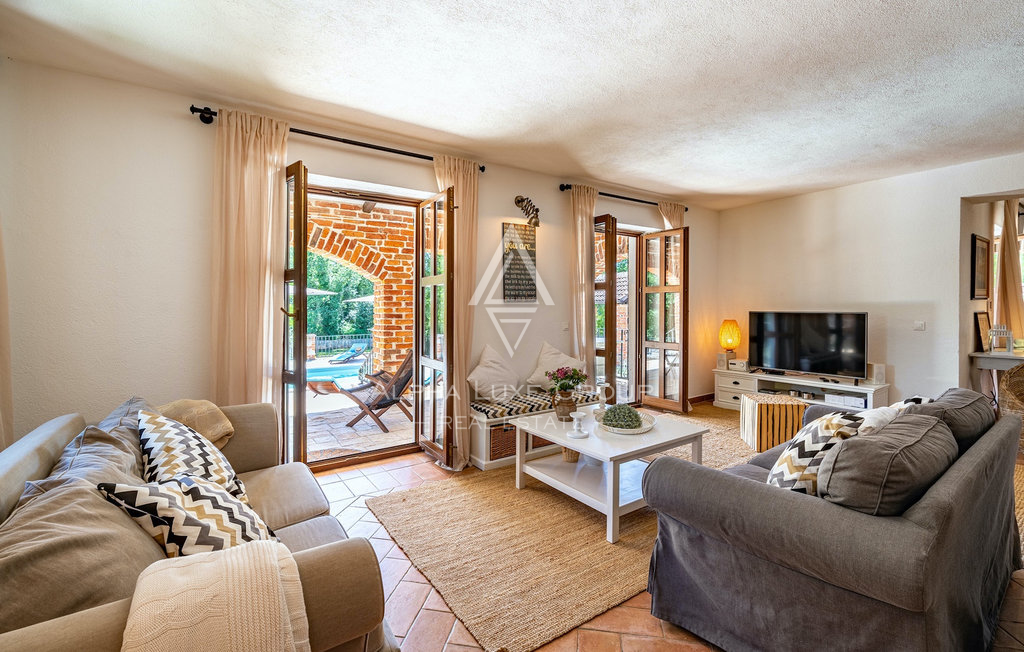 Istra, Višnjan: Kamnita vila z bazenom in intimo