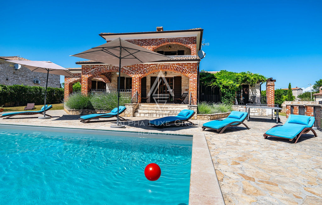 Istra, Višnjan: Kamnita vila z bazenom in intimo