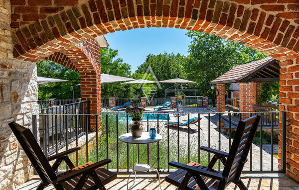 Istra, Višnjan: Kamnita vila z bazenom in intimo