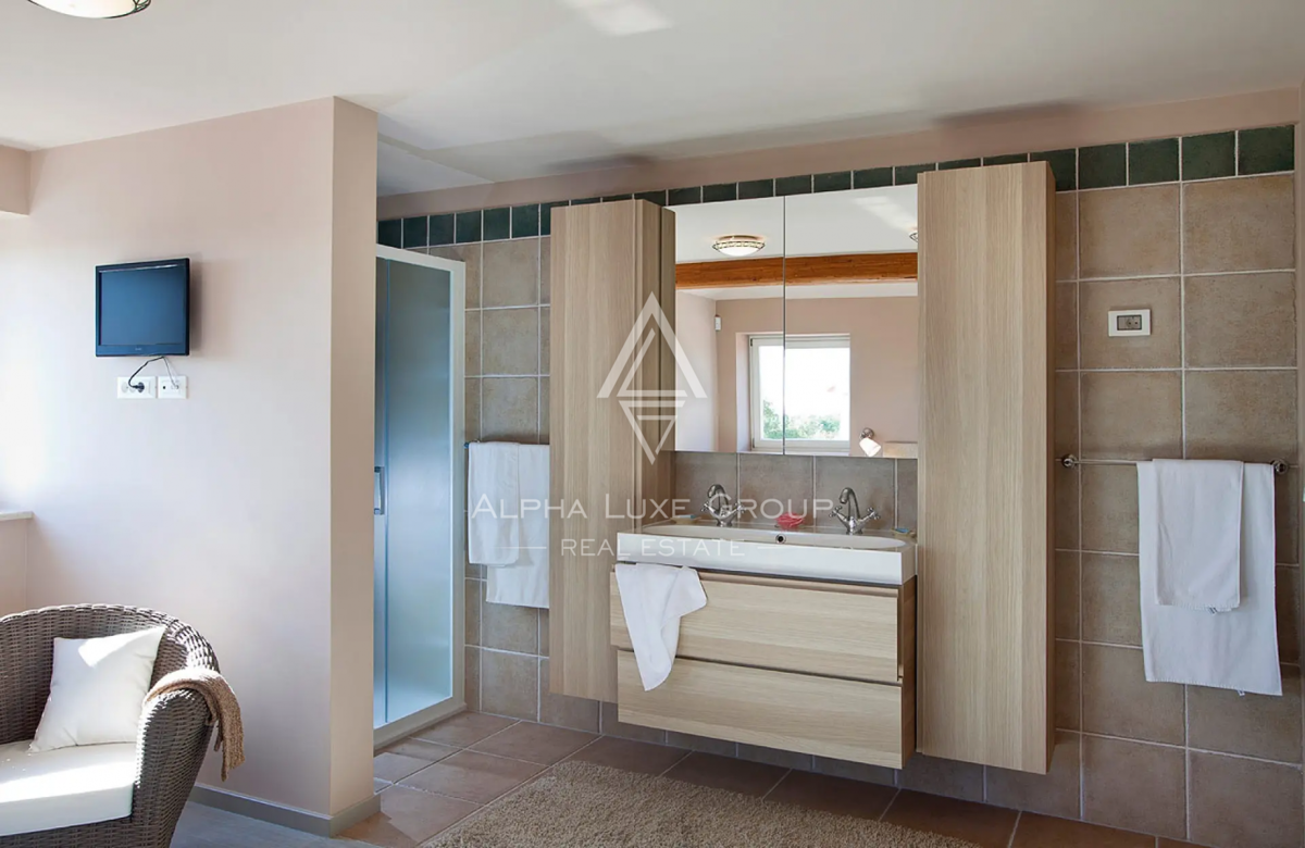 Istra, Svetvinčenat – Moderna vila z bazenom