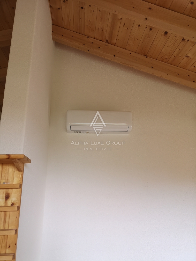 Istra, Višnjan: Skandinavska lesena hiša s teraso